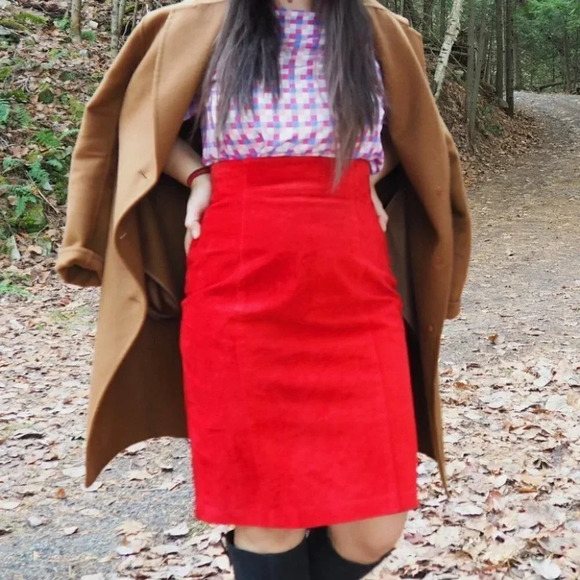 Vintage - Red Suede Leather Skirt - Picture 2 of 11